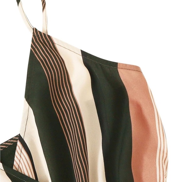 Women's Striped V Neck Romper w/Belt. Size Small. - Picture 6 of 7